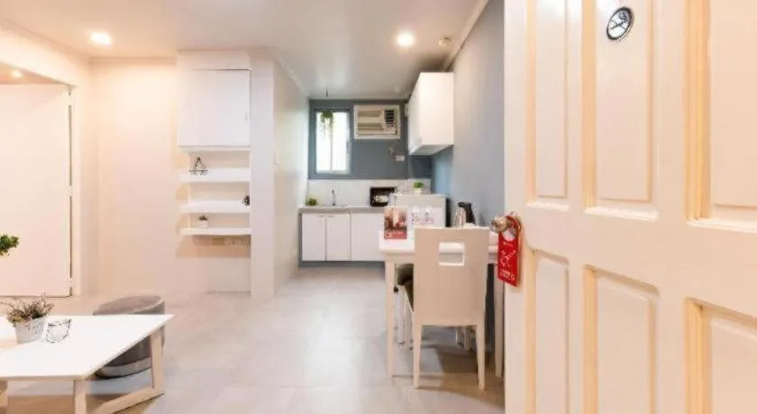 Greenbelt Makati - Vaccinated Staff