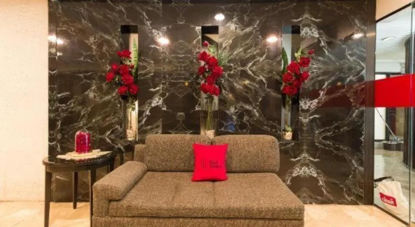 Greenbelt Makati - Vaccinated Staff