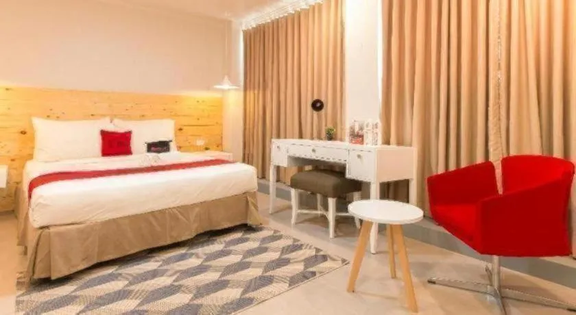 Bed in Greenbelt Makati - Vaccinated Staff