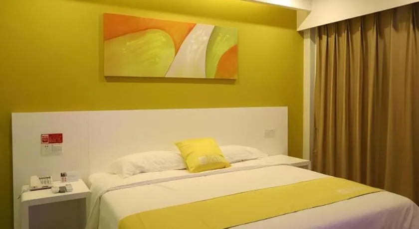 Bed in Shell Qionghai Jinhai Road Hotel