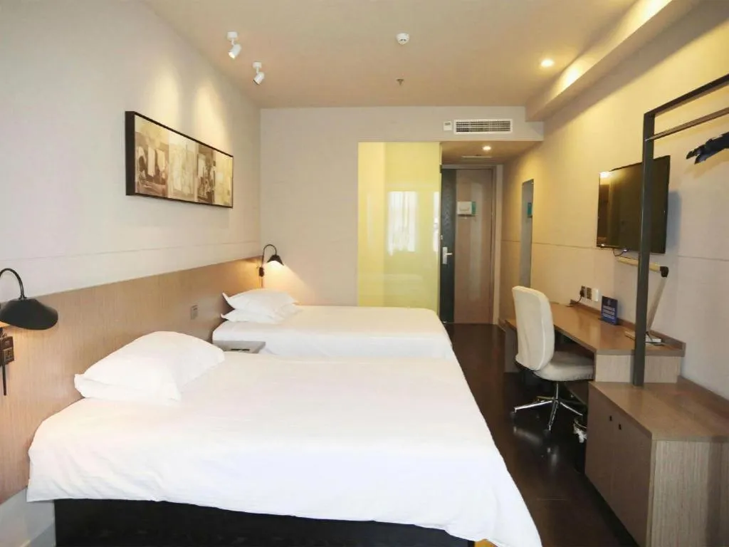 Bed in Jinjiang Inn Select Beijing Wukesong