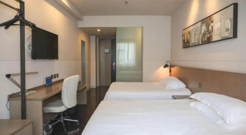 Bed in Jinjiang Inn Select Beijing Wukesong