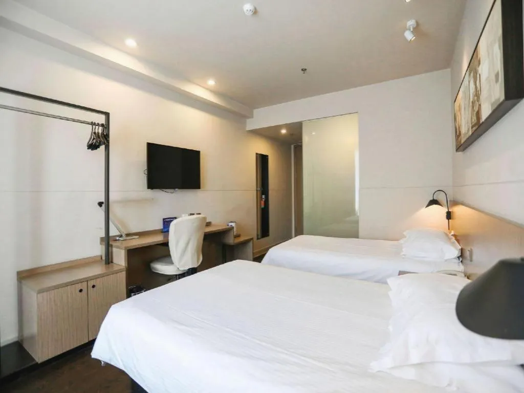 Bed in Jinjiang Inn Select Beijing Wukesong