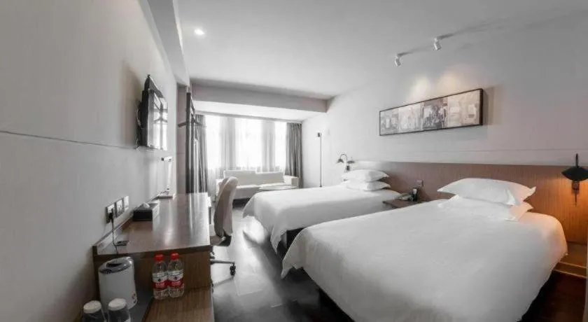 Bed in Jinjiang Inn Select Beijing Wukesong