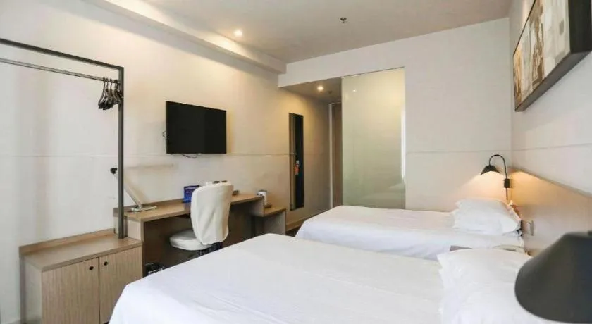 Bed in Jinjiang Inn Select Beijing Wukesong