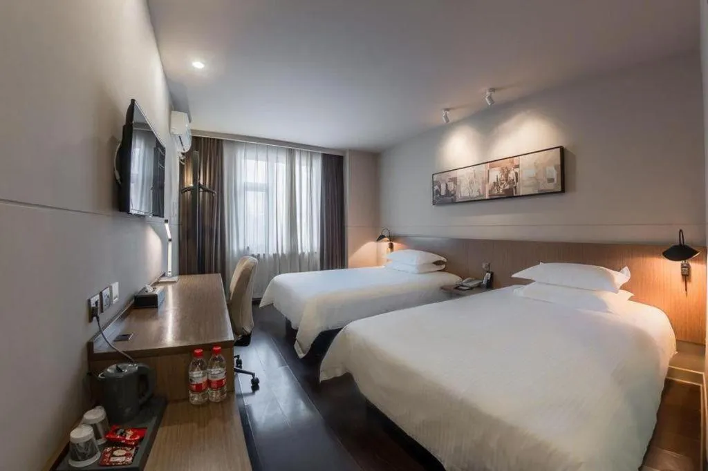 Bed in Jinjiang Inn Select Beijing Wukesong