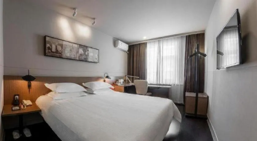 Bed in Jinjiang Inn Select Beijing Wukesong
