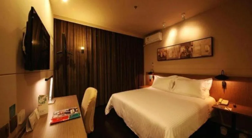 Bed in Jinjiang Inn Select Beijing Wukesong