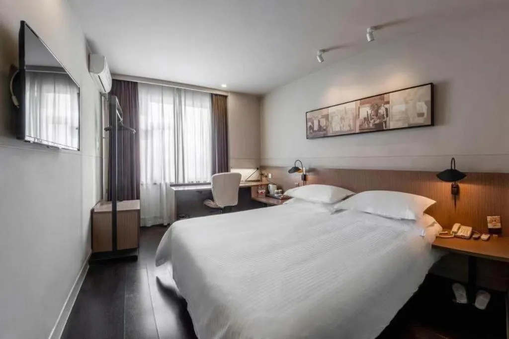 Bed in Jinjiang Inn Select Beijing Wukesong