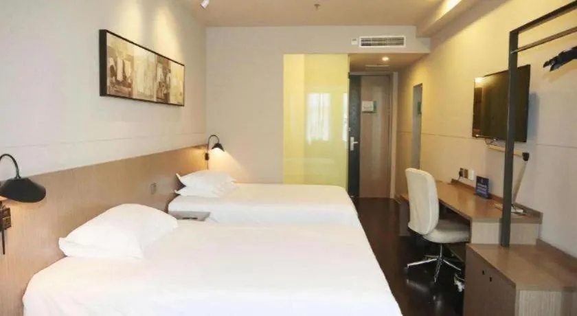 Bed in Jinjiang Inn Select Beijing Wukesong