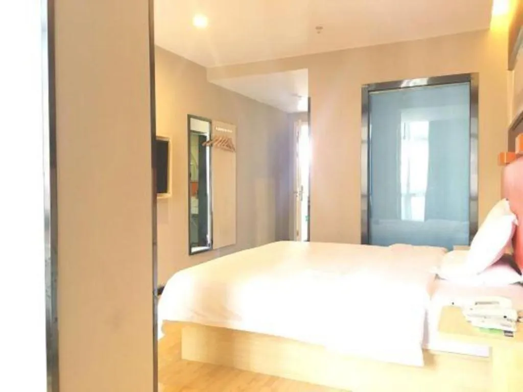 Bed in 7 Days Premium Fuzhou Dongxiang High-Speed Railway Station Dongxin Market