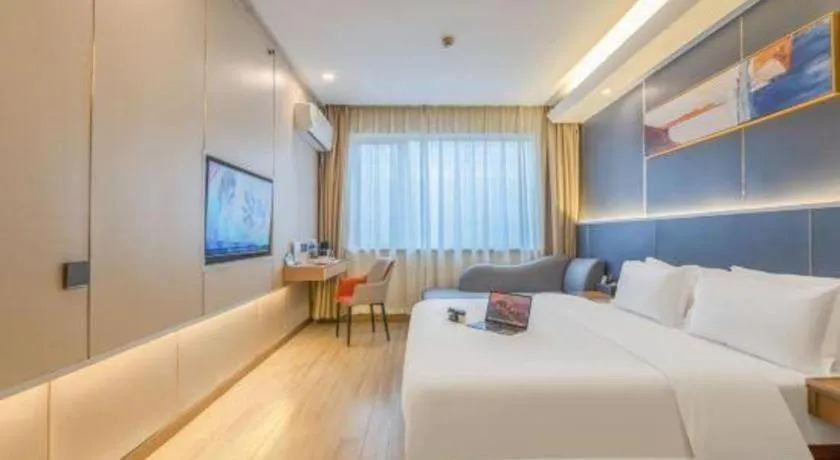 Bed in Vienna Hotel Shenzhen Pinghu Shuangyong Street Metro Station
