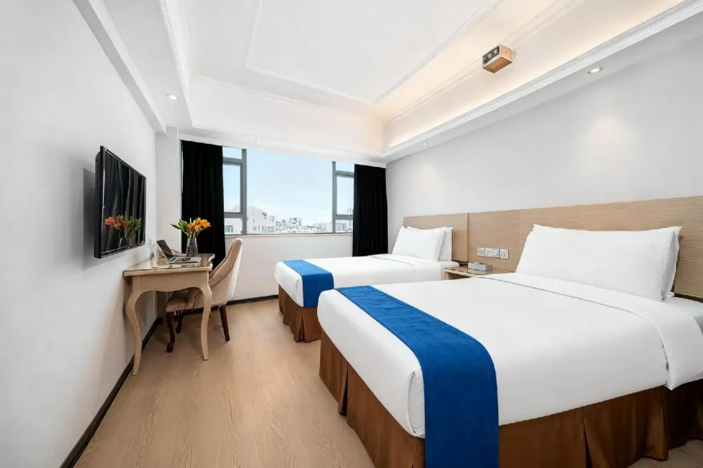 Bed in Vienna Hotel Shenzhen Pinghu Shuangyong Street Metro Station