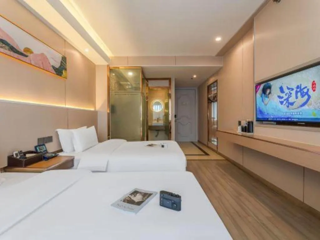 Bed in Vienna Hotel Shenzhen Pinghu Shuangyong Street Metro Station