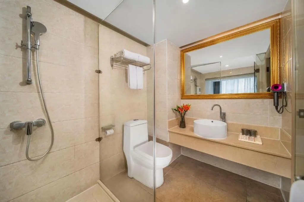 Vienna Hotel Shenzhen Pinghu Shuangyong Street Metro Station