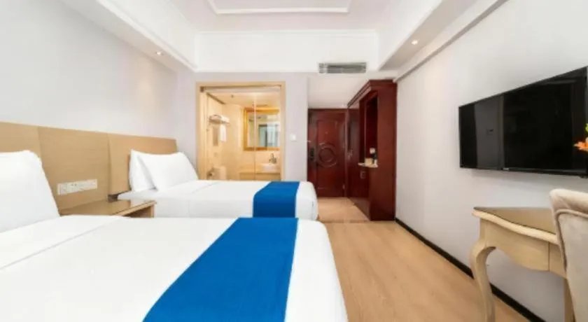 Bed in Vienna Hotel Shenzhen Pinghu Shuangyong Street Metro Station