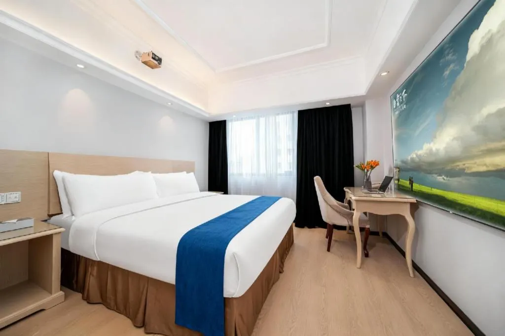Bed in Vienna Hotel Shenzhen Pinghu Shuangyong Street Metro Station