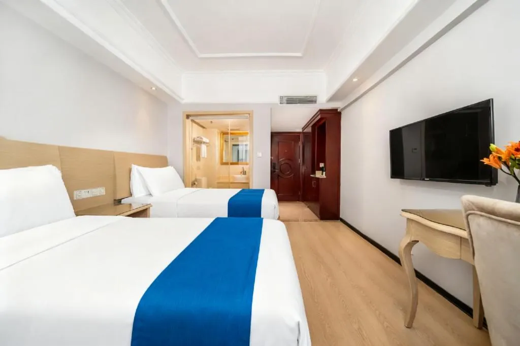 Bed in Vienna Hotel Shenzhen Pinghu Shuangyong Street Metro Station