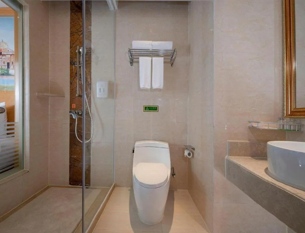 Vienna Hotel Shenzhen Pinghu Shuangyong Street Metro Station