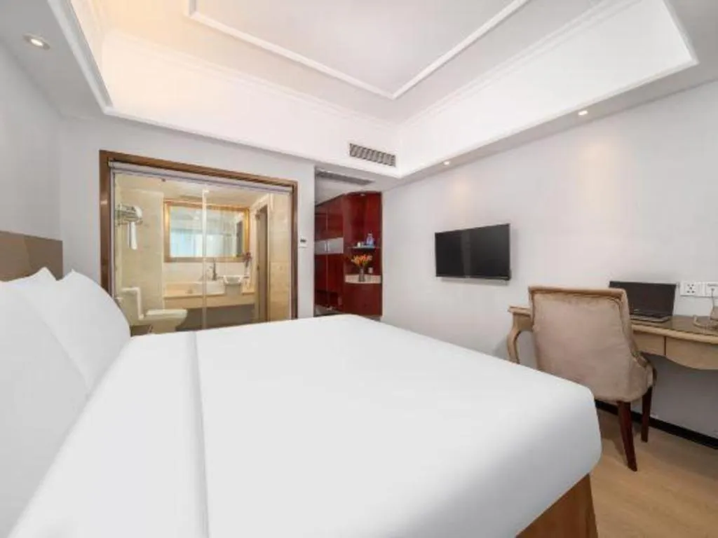 Bed in Vienna Hotel Shenzhen Pinghu Shuangyong Street Metro Station