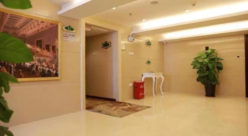 Vienna Hotel Shenzhen Pinghu Shuangyong Street Metro Station