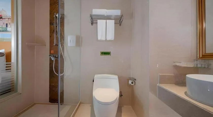 Vienna Hotel Shenzhen Pinghu Shuangyong Street Metro Station