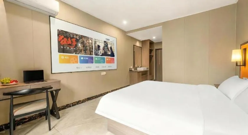 Bed in Vienna Hotel Shenzhen Pinghu Shuangyong Street Metro Station