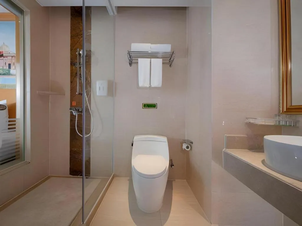 Vienna Hotel Shenzhen Pinghu Shuangyong Street Metro Station