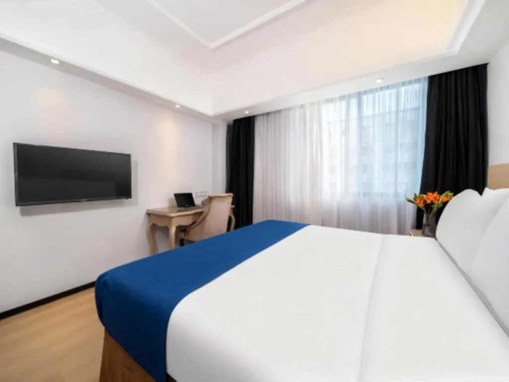 Bed in Vienna Hotel Shenzhen Pinghu Shuangyong Street Metro Station
