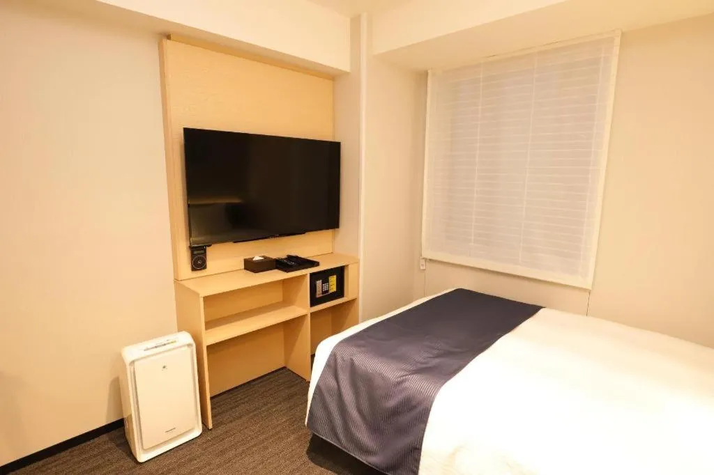 Bed in KEIKYU EX INN Haneda Innovation City 2 minutes walk from HICity Exit of Tenkubashi Station
