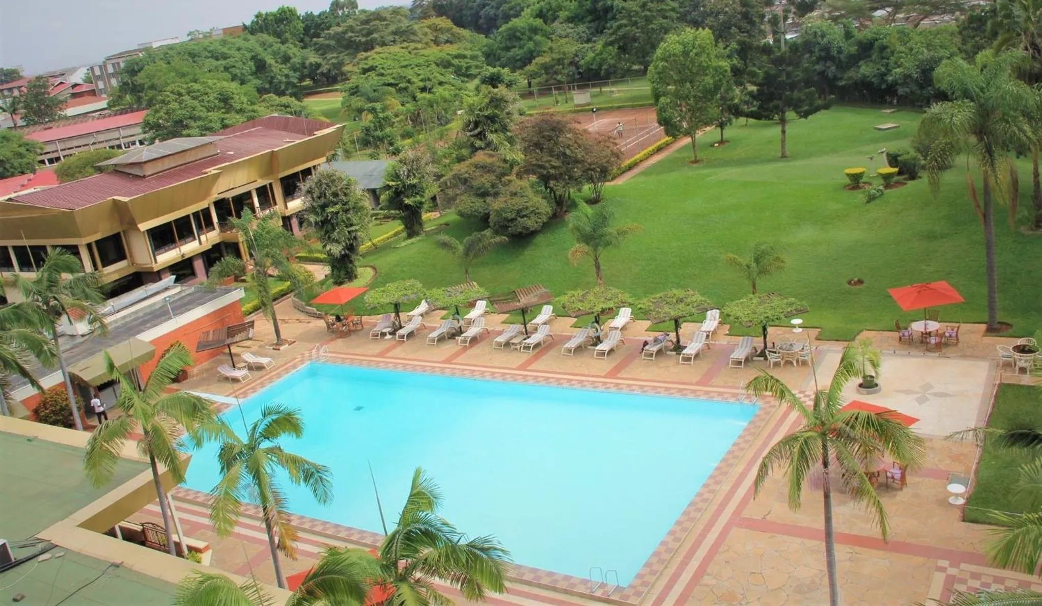 Swimming pool in Utalii Hotel