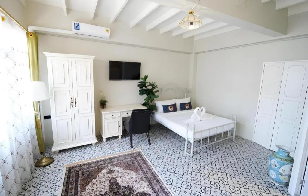 Bed in 2499 Heritage Chinatown Bangkok Hotel By RoomQuest