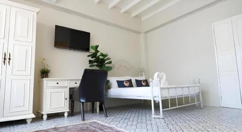 Bed in 2499 Heritage Chinatown Bangkok Hotel By RoomQuest