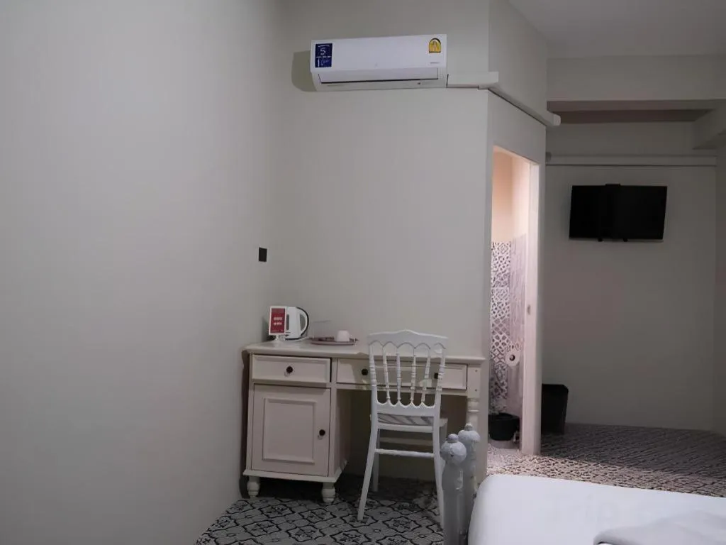 Bed in 2499 Heritage Chinatown Bangkok Hotel By RoomQuest