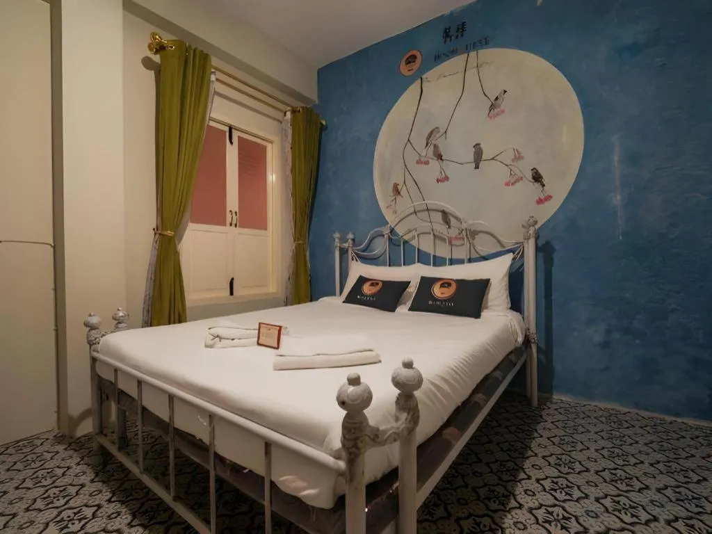 Bed in 2499 Heritage Chinatown Bangkok Hotel By RoomQuest