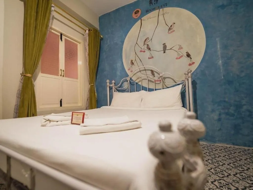 Bed in 2499 Heritage Chinatown Bangkok Hotel By RoomQuest