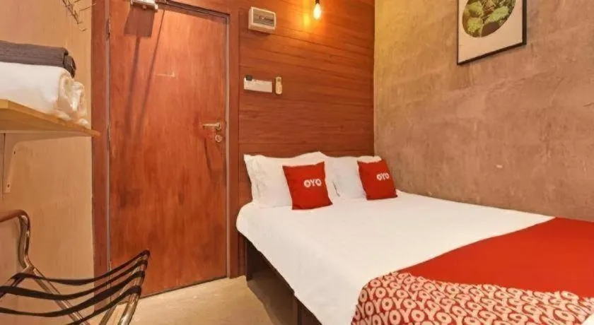 Bed in OYO 90662 The 1975 Hotel