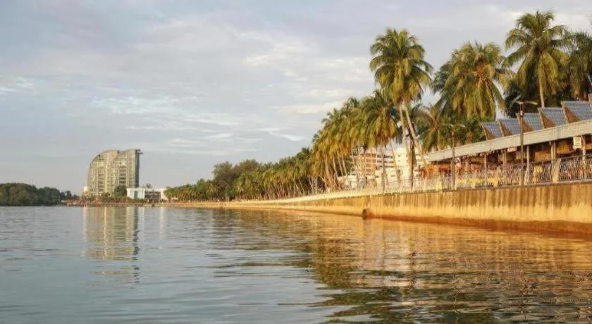 OYO 90662 The 1975 Hotel