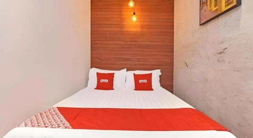 Bed in OYO 90662 The 1975 Hotel