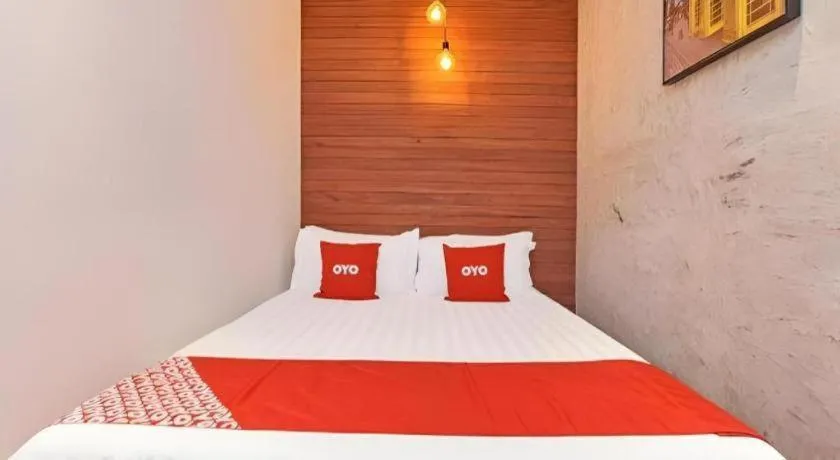 Bed in OYO 90662 The 1975 Hotel