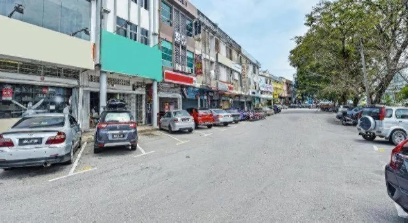 OYO 90662 The 1975 Hotel