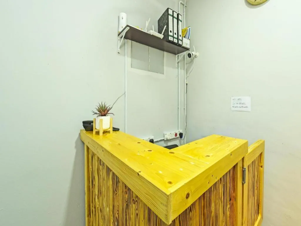 OYO 90662 The 1975 Hotel