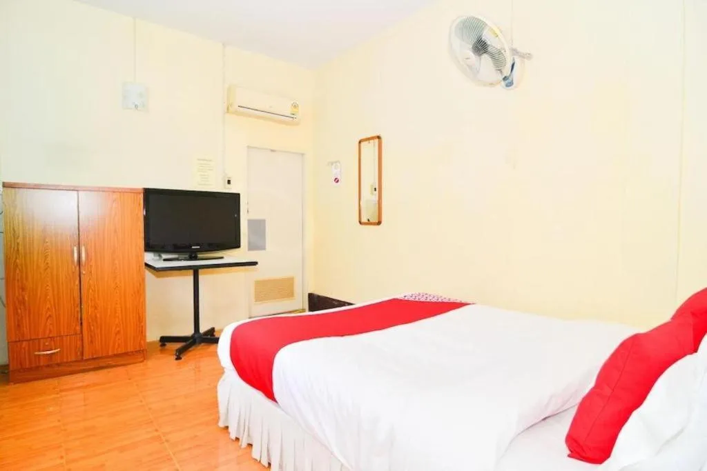 Bed in OYO 499 Pattaraporn Hotel