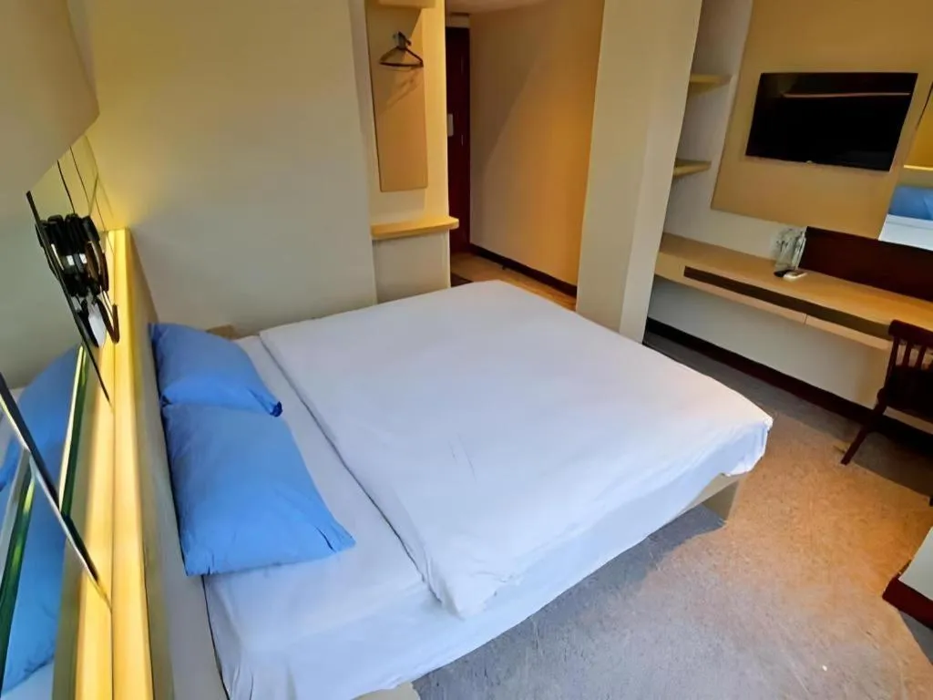 Bed in MP Hotel Kelapa Gading