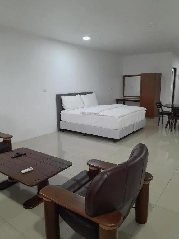 Bed in White Diamond Apartment