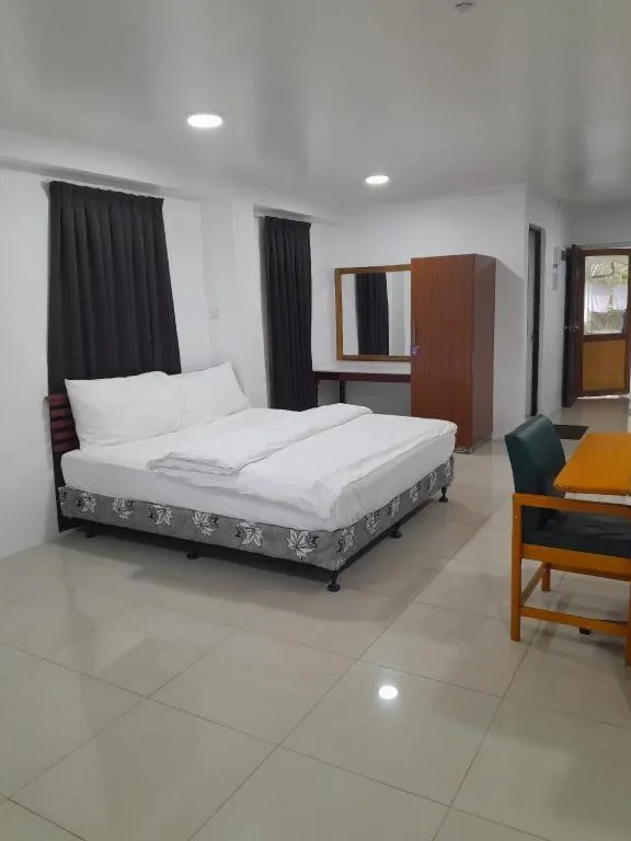 Bed in White Diamond Apartment