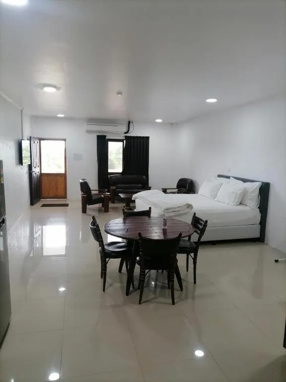 White Diamond Apartment