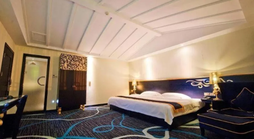 Bed in Guilin Sapphire hotel