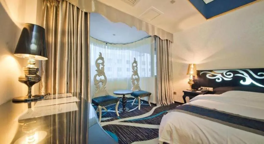 Bed in Guilin Sapphire hotel