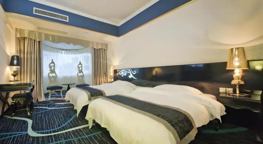 Bed in Guilin Sapphire hotel